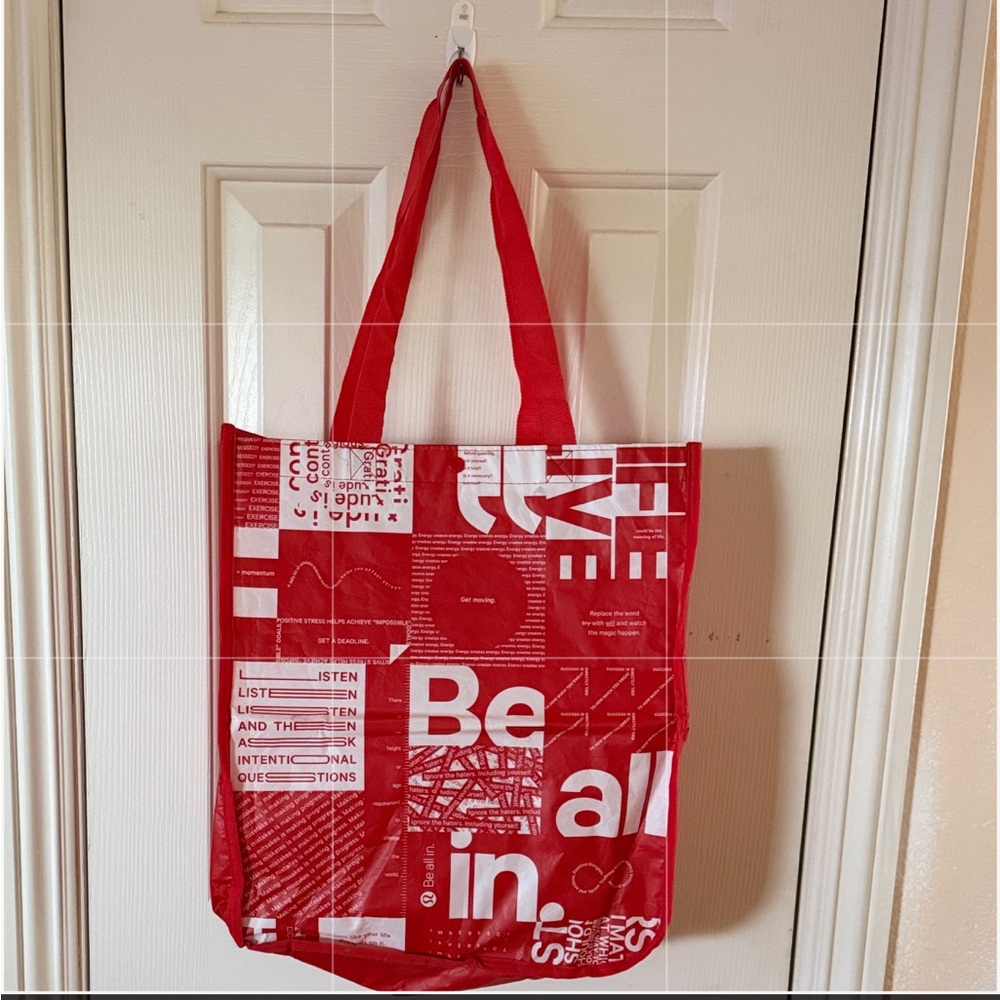 🛍️ LULULEMON SHOPPING BAG 🛍️ NWOT 🛍️ - Picture 3 of 12
